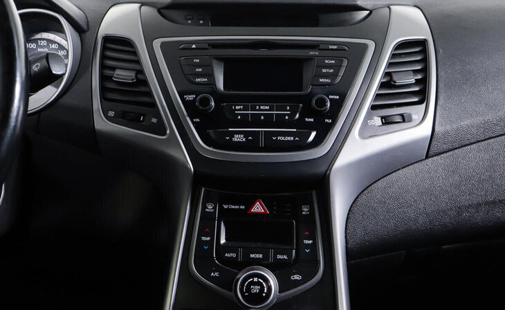 Hyundai Elantra - Фото 13