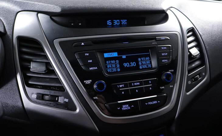 Hyundai Elantra - Фото 14