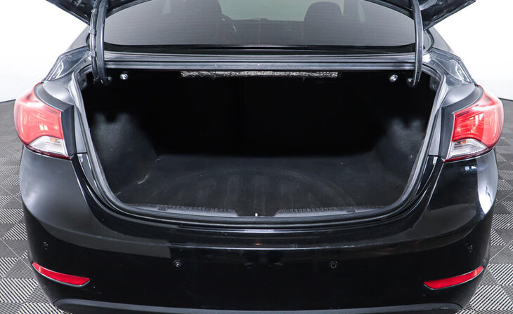 Hyundai Elantra - Фото 18