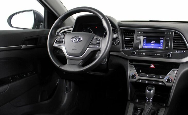 Hyundai Elantra - Фото 6