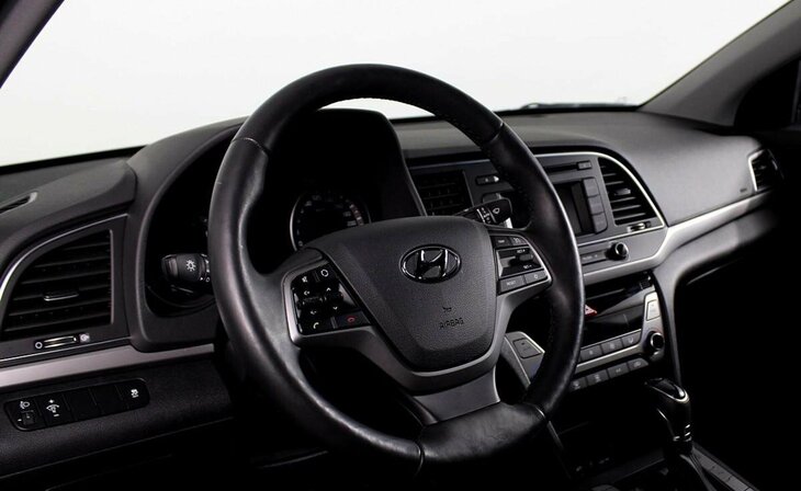 Hyundai Elantra - Фото 8