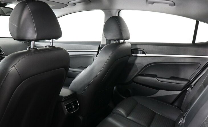 Hyundai Elantra - Фото 12