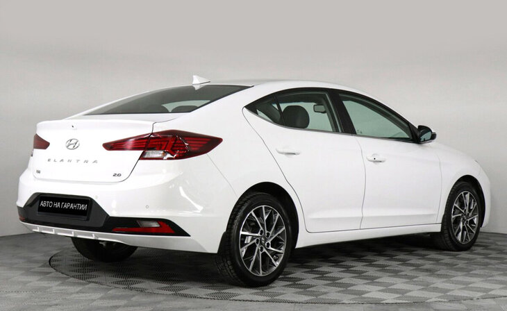 Hyundai Elantra - Фото 2