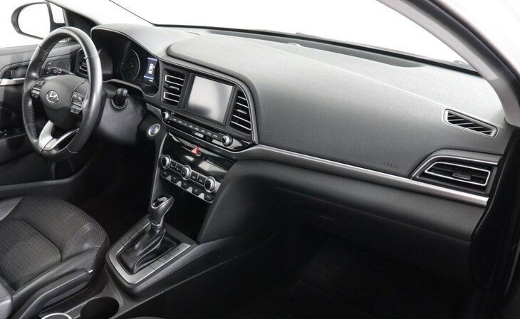 Hyundai Elantra - Фото 4