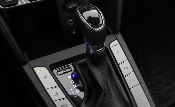 Hyundai Elantra - Фото 8