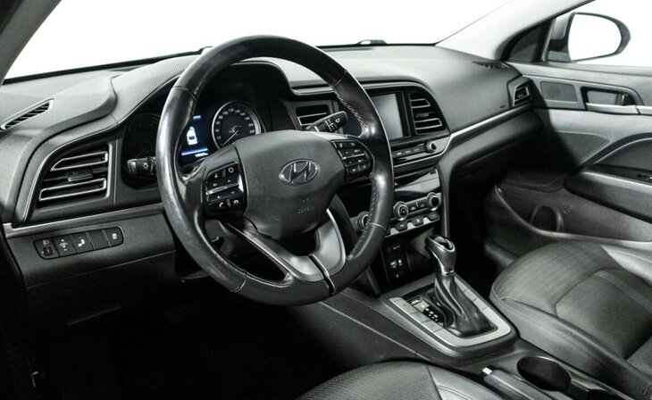 Hyundai Elantra - Фото 10