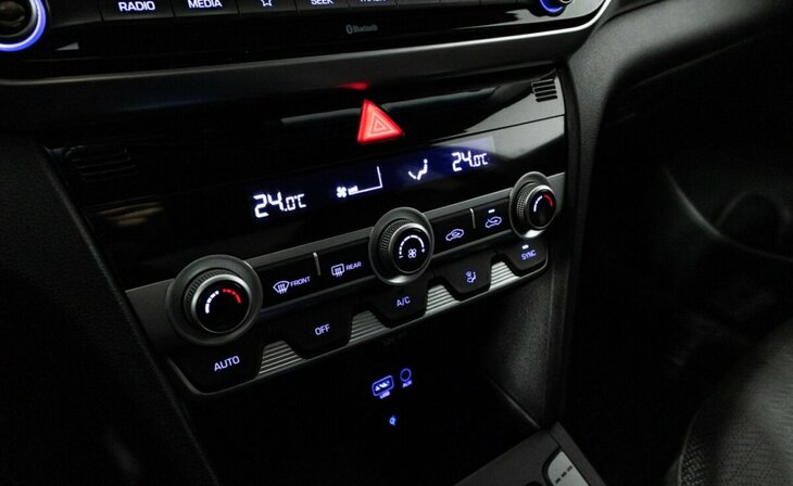 Hyundai Elantra - Фото 16