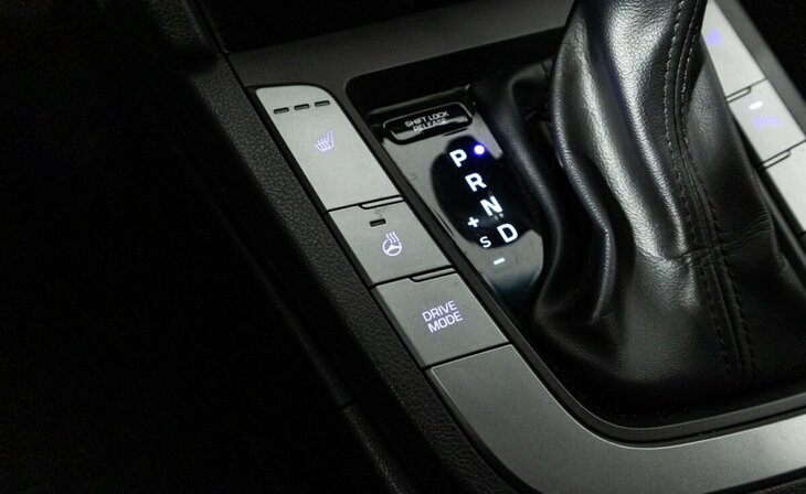 Hyundai Elantra - Фото 17