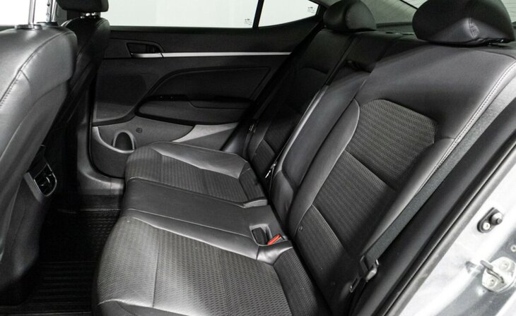 Hyundai Elantra - Фото 20