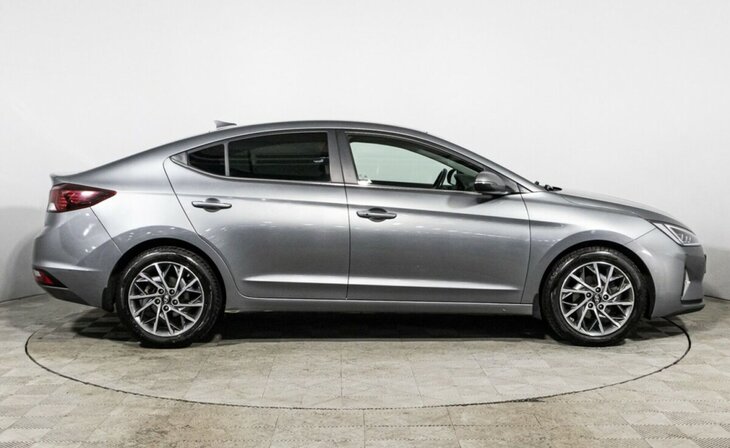 Hyundai Elantra - Фото 3