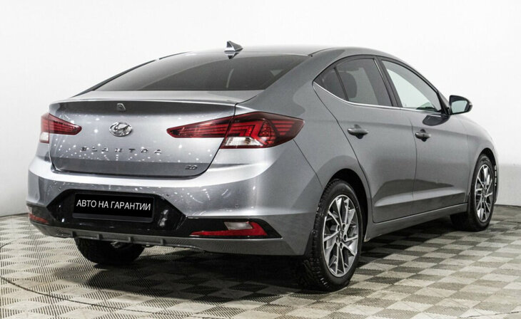 Hyundai Elantra - Фото 4
