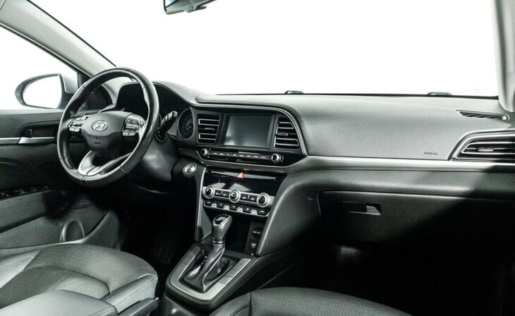 Hyundai Elantra - Фото 8