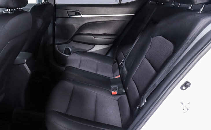 Hyundai Elantra - Фото 12