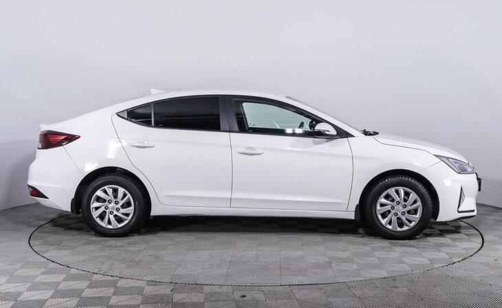 Hyundai Elantra - Фото 3