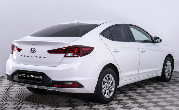 Hyundai Elantra - Фото 4