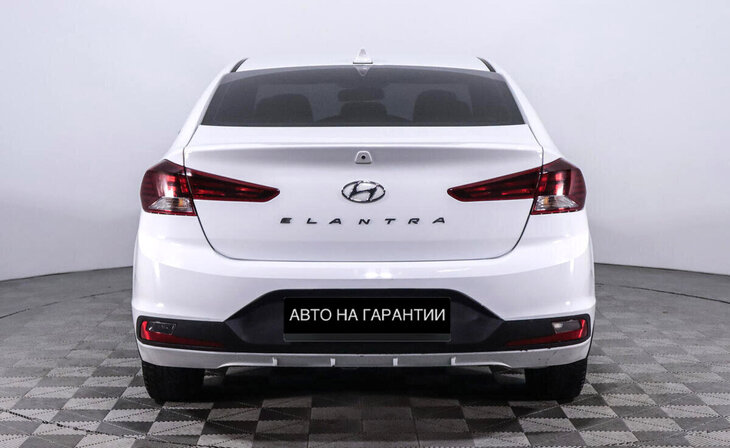 Hyundai Elantra - Фото 5