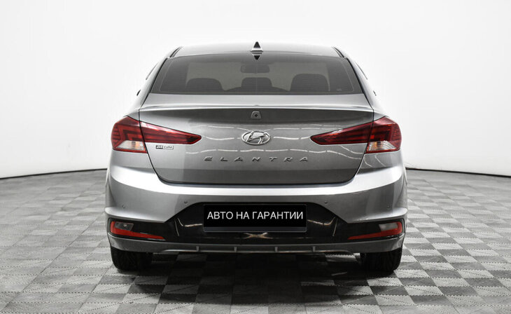 Hyundai Elantra - Фото 5