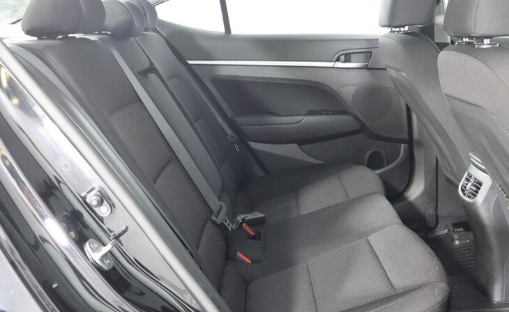 Hyundai Elantra - Фото 10