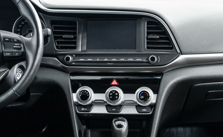 Hyundai Elantra - Фото 10