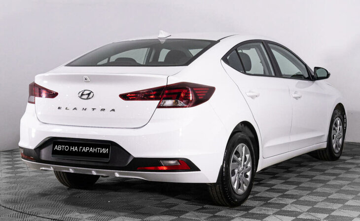 Hyundai Elantra - Фото 2