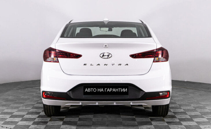 Hyundai Elantra - Фото 3