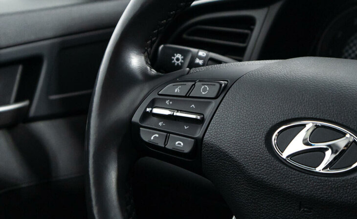 Hyundai Elantra - Фото 8