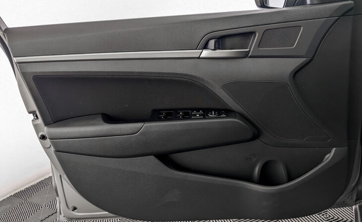 Hyundai Elantra - Фото 19