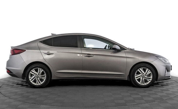 Hyundai Elantra - Фото 3