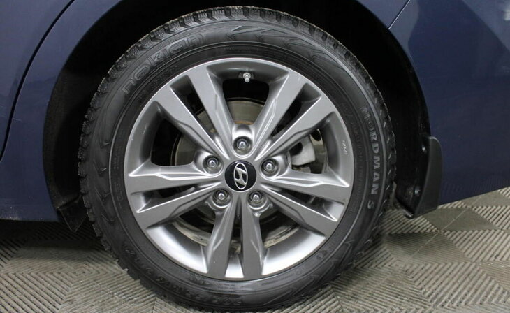 Hyundai Elantra - Фото 4