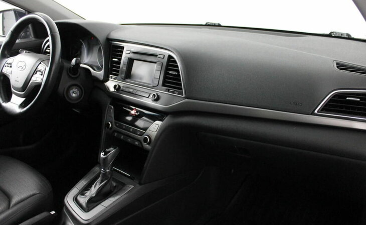 Hyundai Elantra - Фото 5