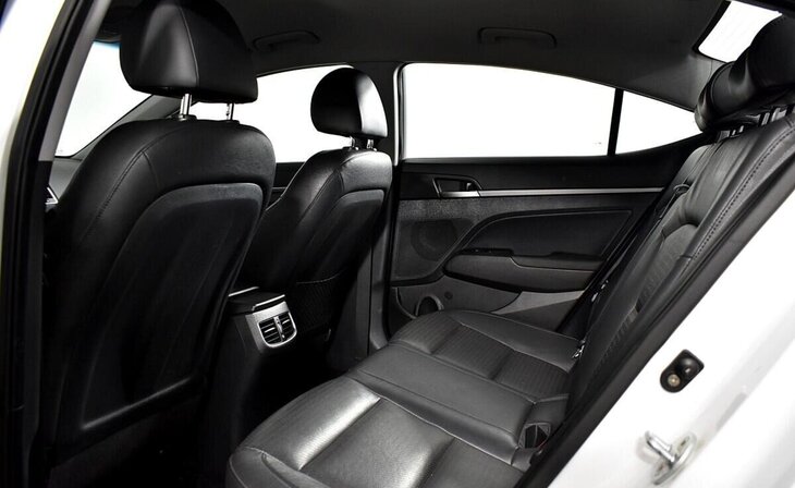 Hyundai Elantra - Фото 10