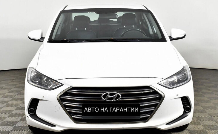 Hyundai Elantra - Фото 1
