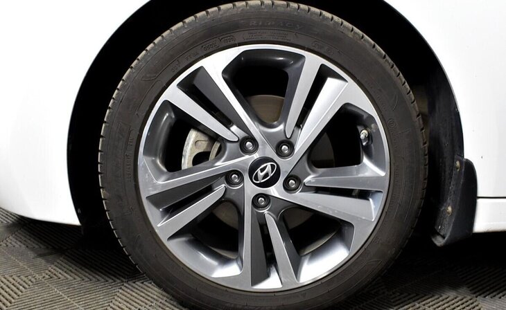 Hyundai Elantra - Фото 5