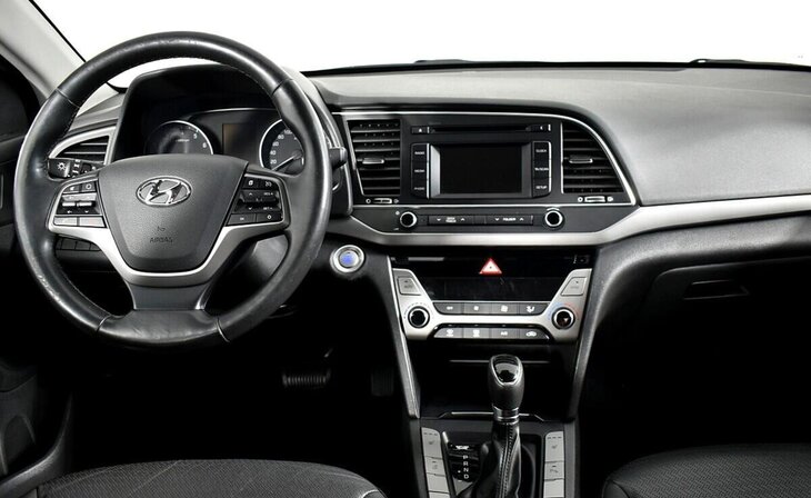 Hyundai Elantra - Фото 7