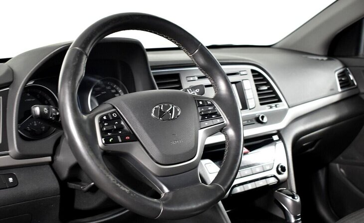 Hyundai Elantra - Фото 8