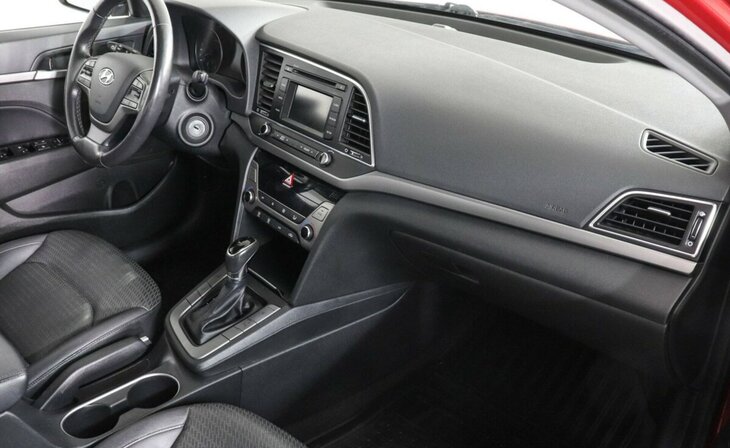 Hyundai Elantra - Фото 4