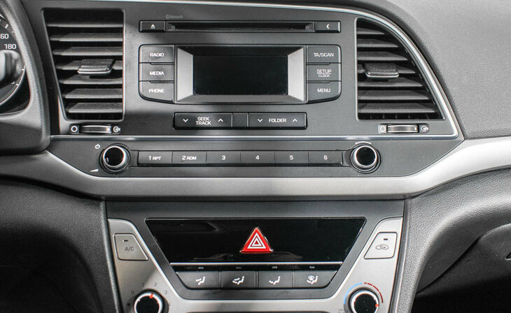 Hyundai Elantra - Фото 10