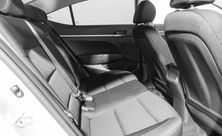 Hyundai Elantra - Фото 12