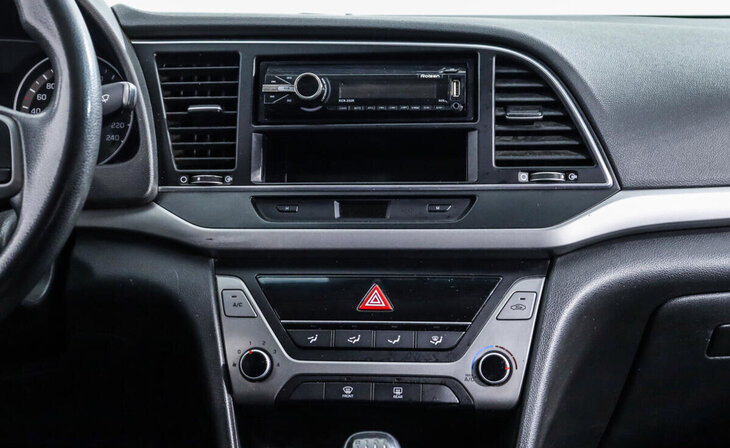 Hyundai Elantra - Фото 9