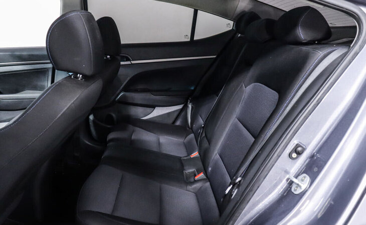 Hyundai Elantra - Фото 10