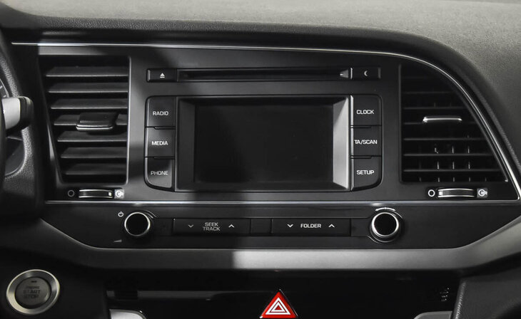 Hyundai Elantra - Фото 12