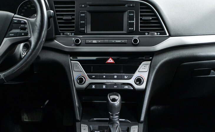 Hyundai Elantra - Фото 10