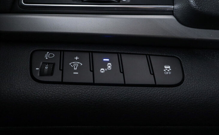 Hyundai Elantra - Фото 9