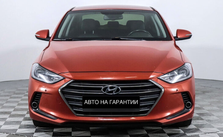 Hyundai Elantra - Фото 1