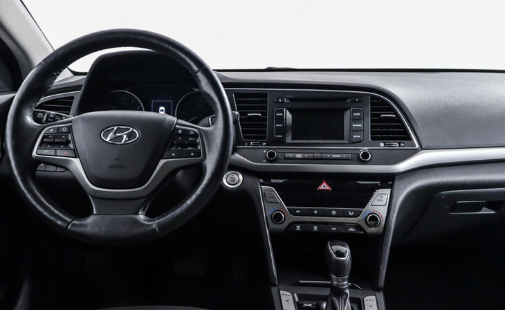 Hyundai Elantra - Фото 5