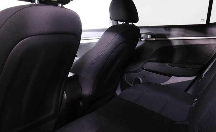Hyundai Elantra - Фото 8