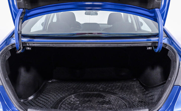 Hyundai Elantra - Фото 11