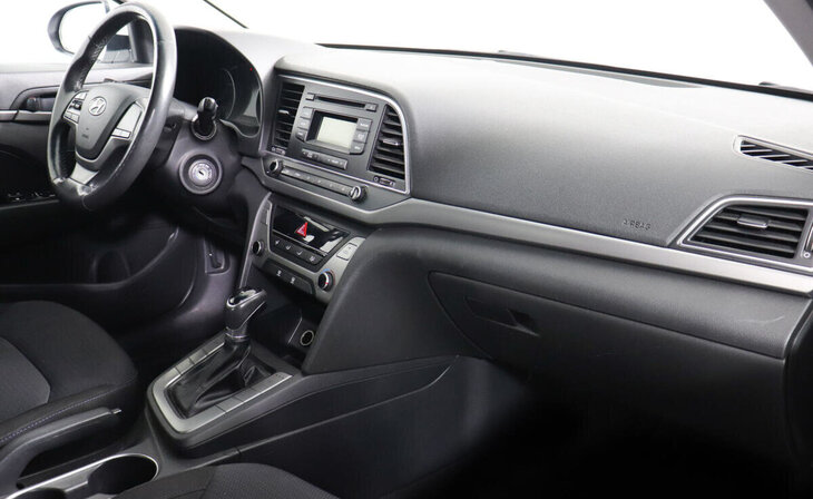 Hyundai Elantra - Фото 4