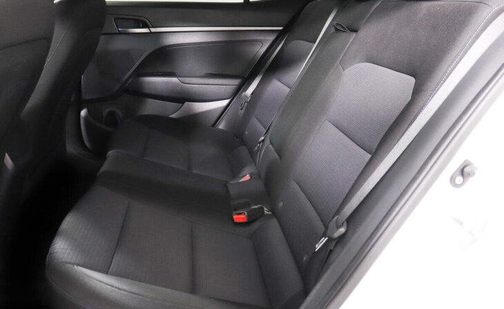 Hyundai Elantra - Фото 8