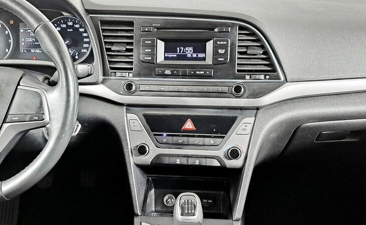Hyundai Elantra - Фото 10